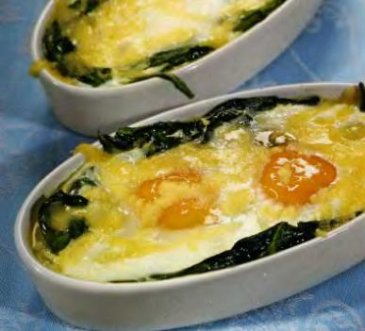 запеченные яйца со шпинатом и сыром