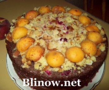 Сметанный торт с абрикосами и малиной