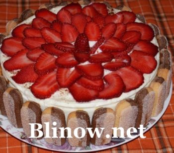 Воздушный торт с ягодами и изысканным творожным муссом