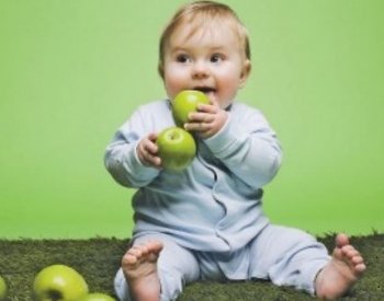Разнообразное и сбалансирование - питание у детей до 1 года.