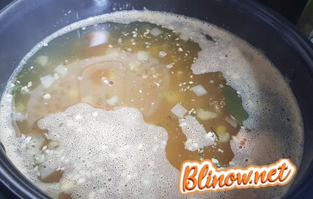 Гречневый суп с фрикадельками в мультиварке
